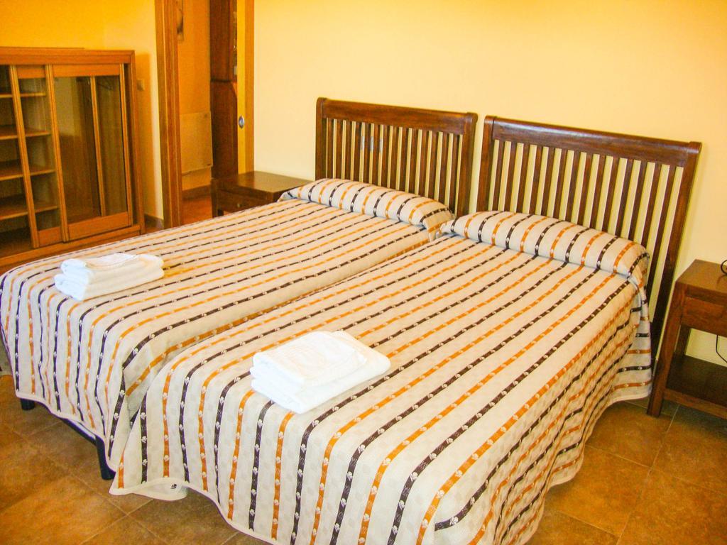 Apartamentos Fandin Ribadeo Room photo