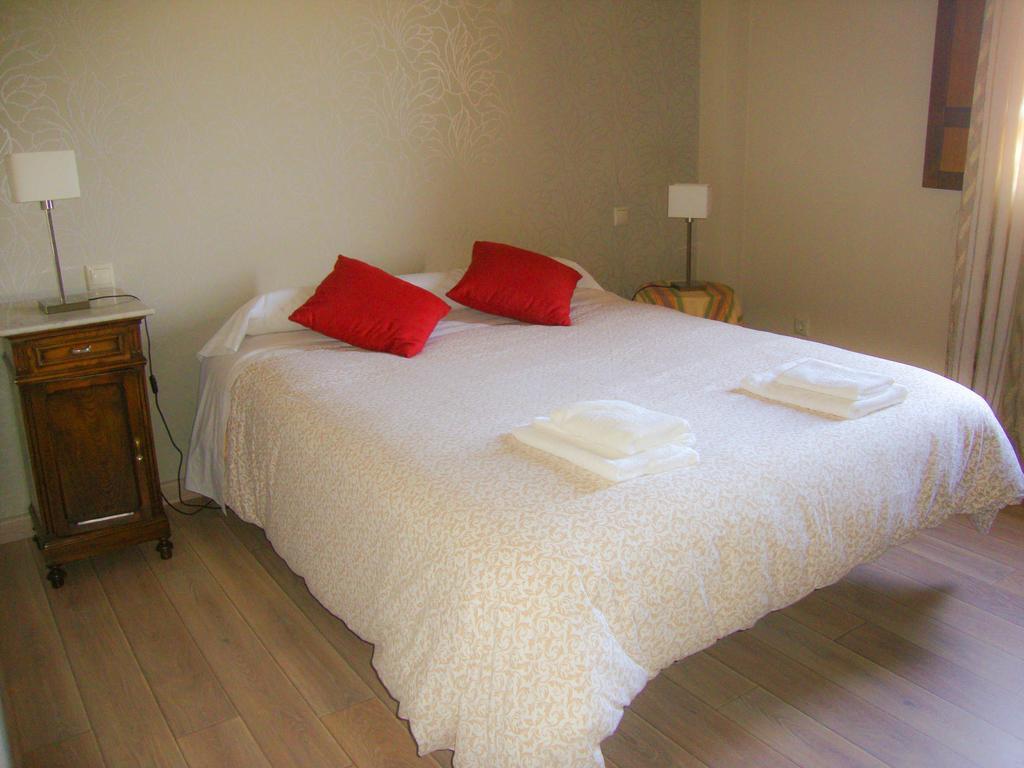 Apartamentos Fandin Ribadeo Room photo