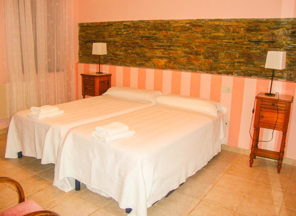 Apartamentos Fandin Ribadeo Room photo