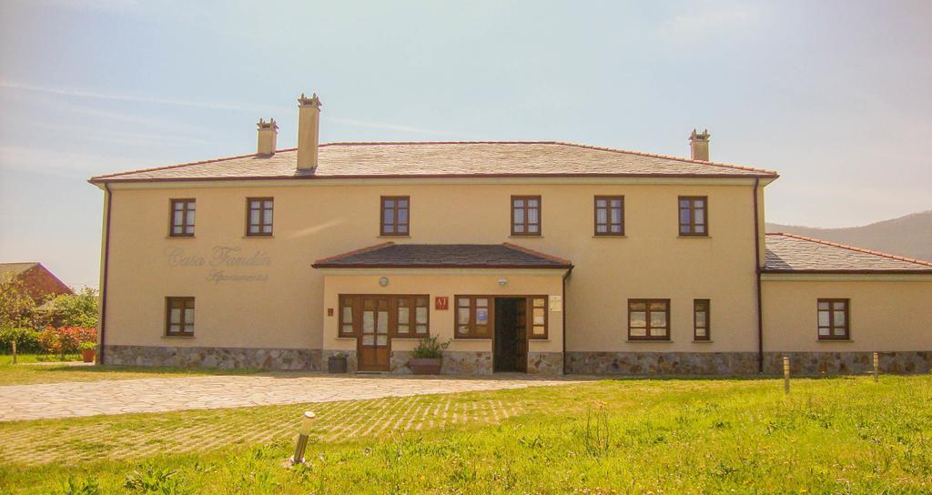 Apartamentos Fandin Ribadeo Exterior photo