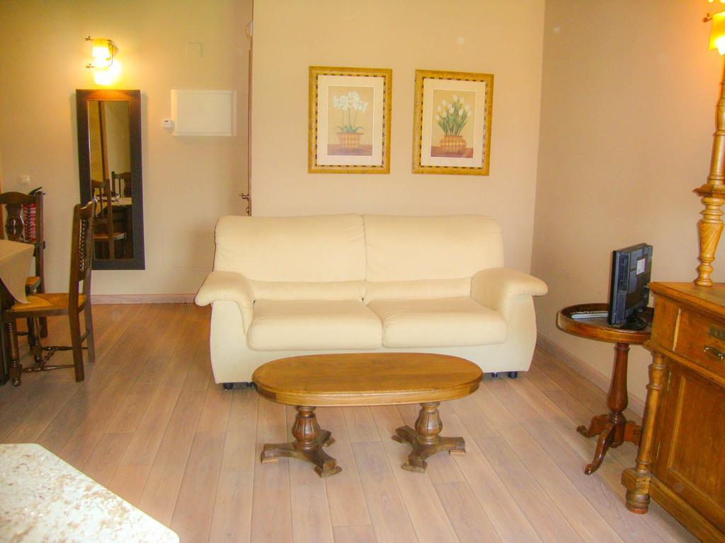 Apartamentos Fandin Ribadeo Room photo