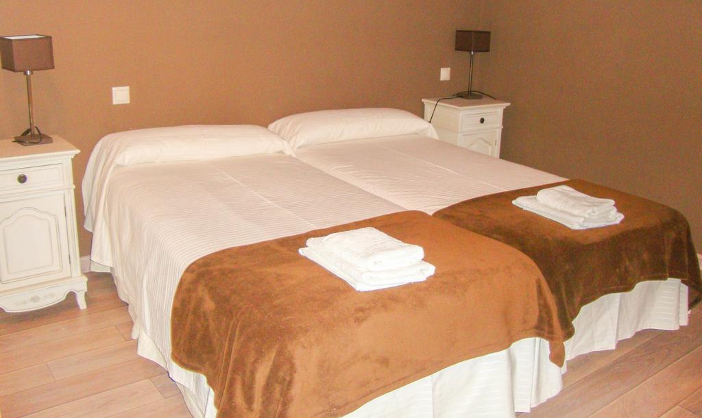 Apartamentos Fandin Ribadeo Room photo